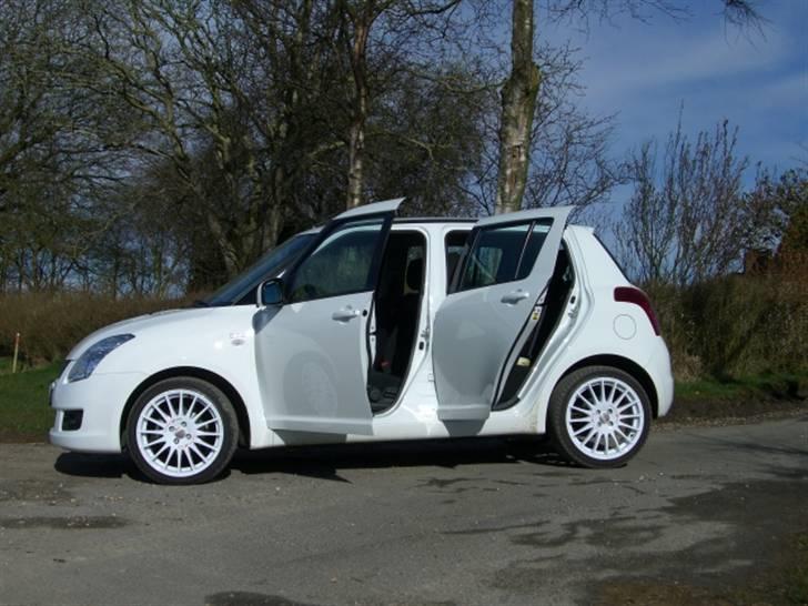 Suzuki swift  1,3 DDIS  solgt billede 17