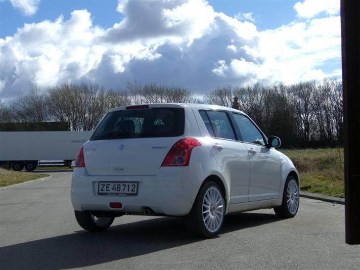 Suzuki swift  1,3 DDIS  solgt billede 18