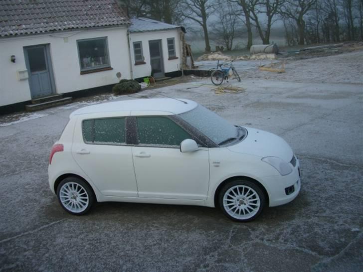 Suzuki swift  1,3 DDIS  solgt billede 19