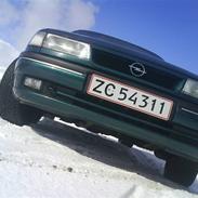 Opel Vectra 2.5i V6 **SOLGT**