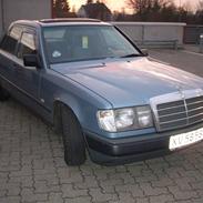 Mercedes Benz 230E /SOLGT/