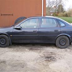 Opel Vectra B 1,8 16V Solgt