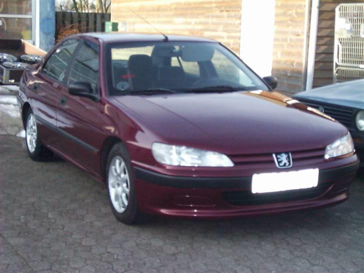 Peugeot 406 1,8 16v <<SOLGT>> - Her er hun så.. :) billede 1