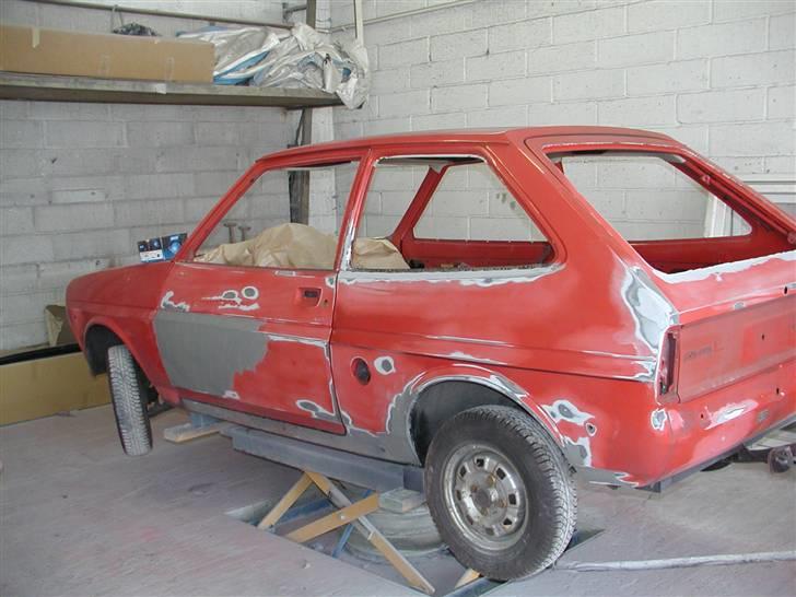 Ford Fiesta MK 1 **solgt** - Havde en lettere bulet dør i venstre side. billede 13