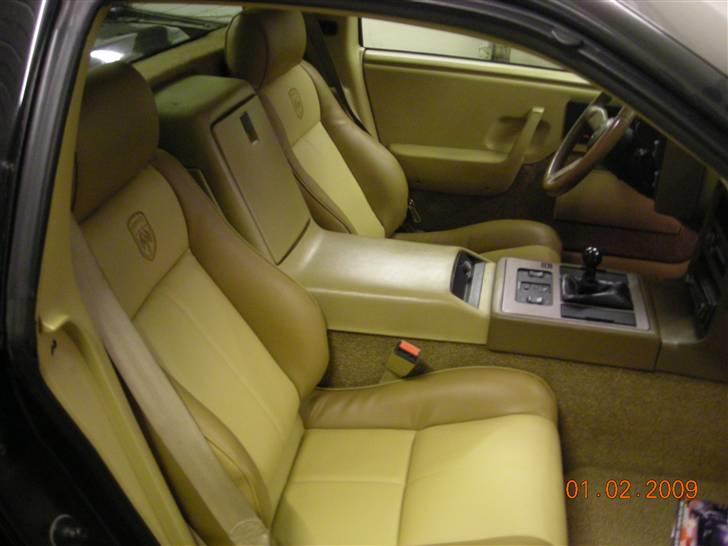 Pontiac Fiero GT !SOLGT! - Nye sæder med broderet Fiero GT logo (Hesten Pegasus) billede 16