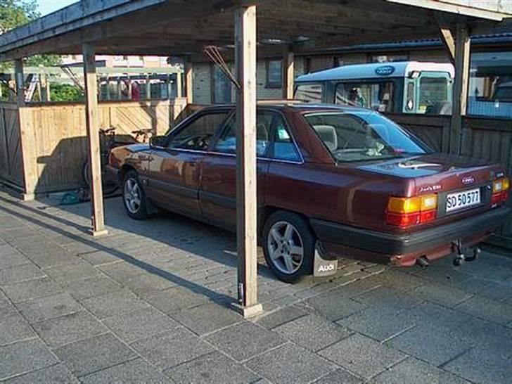 Audi 100 2,3E - Min gamle audi 100 :) den havde bare alt udstyr billede 10