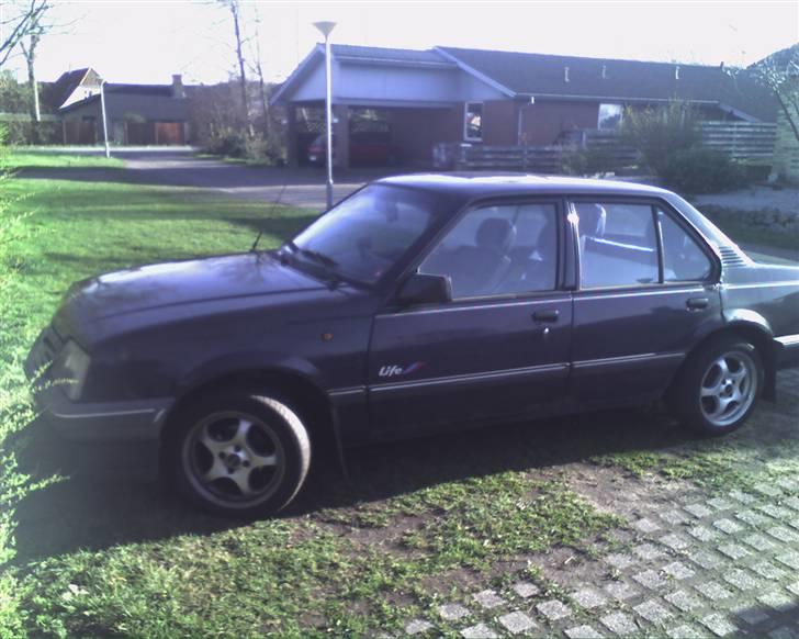 Opel ascona - så fik den borbet:D nice billede 1