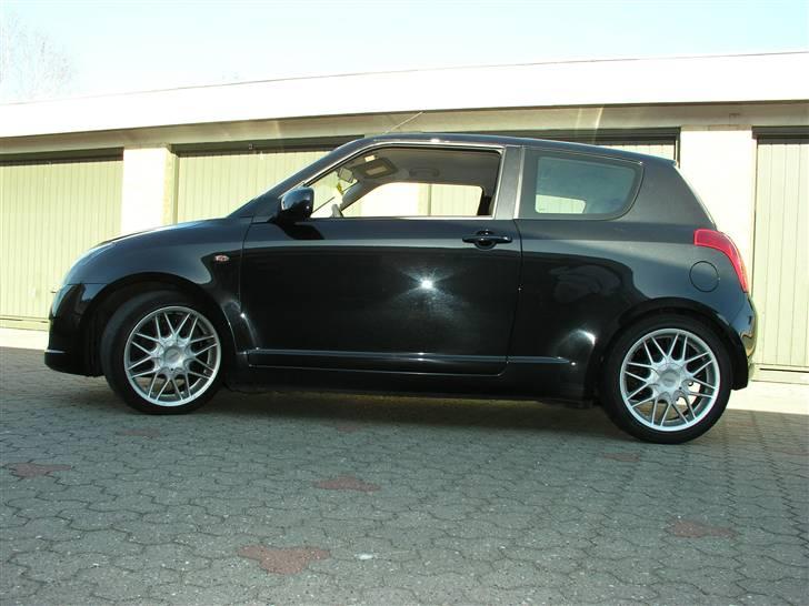 Suzuki Swift {SOLGT] billede 3