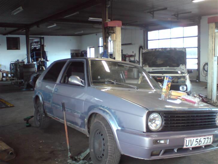 VW Golf 2 1,6 TD Solgt - Rykkede sideskørterne af, det var da lavet helt at helvede til. billede 8