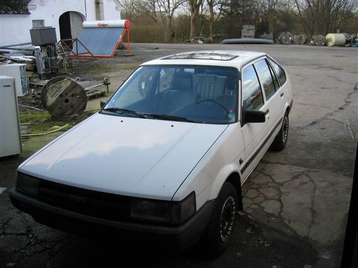 Toyota Corolla DX - JA jeg kører uden nummerplade i for. FORDI den er blevet nakket. billede 7