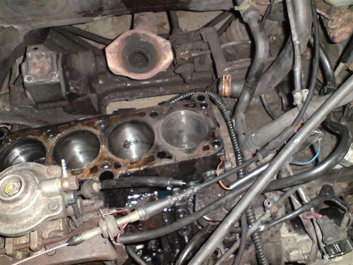 VW Golf 2 1,6 TD Solgt - Turbo Diesel , smadret stempel og cylindervæg. billede 10