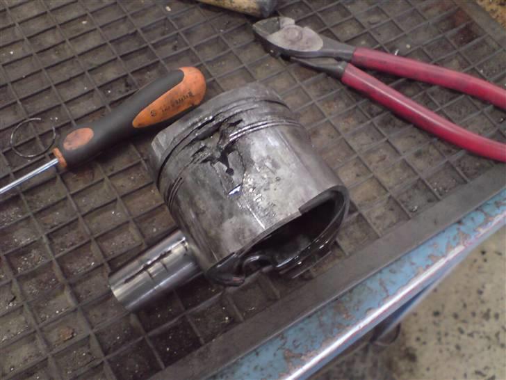 VW Golf 2 1,6 TD Solgt - Man kan da sige at det er smeltet godt sammen. Kan godt forstå den gik MEGET dårligt . billede 12