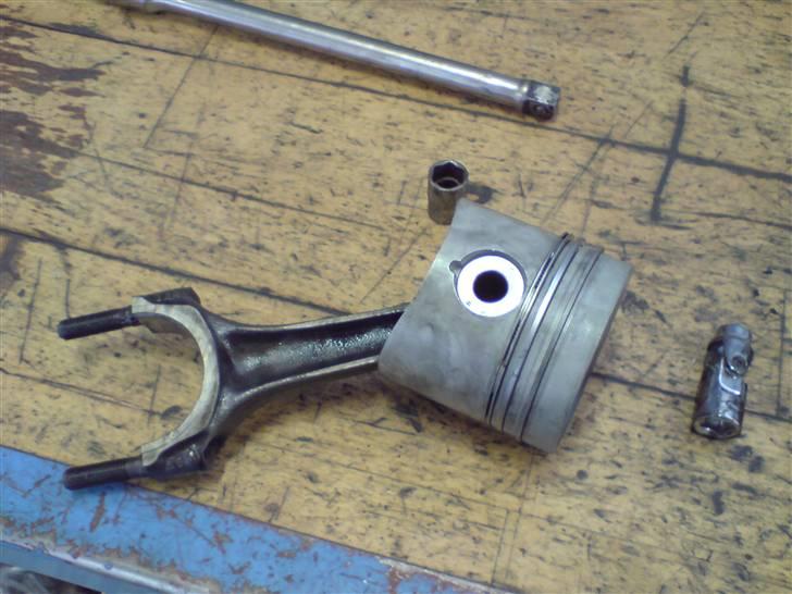 VW Golf 2 1,6 TD Solgt - 4 nye stempler blev der smidt i motoren, samt honing af alle cylindere. billede 13