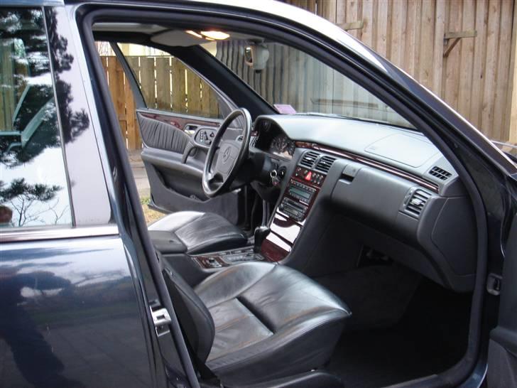 Mercedes Benz E320 SOLGT! billede 9