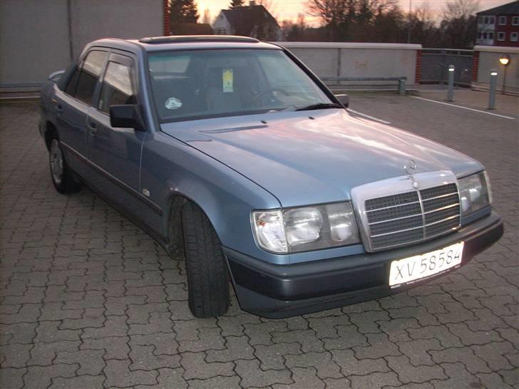 Mercedes Benz 230E /SOLGT/ billede 1