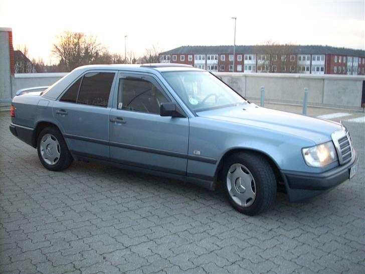 Mercedes Benz 230E /SOLGT/ billede 3