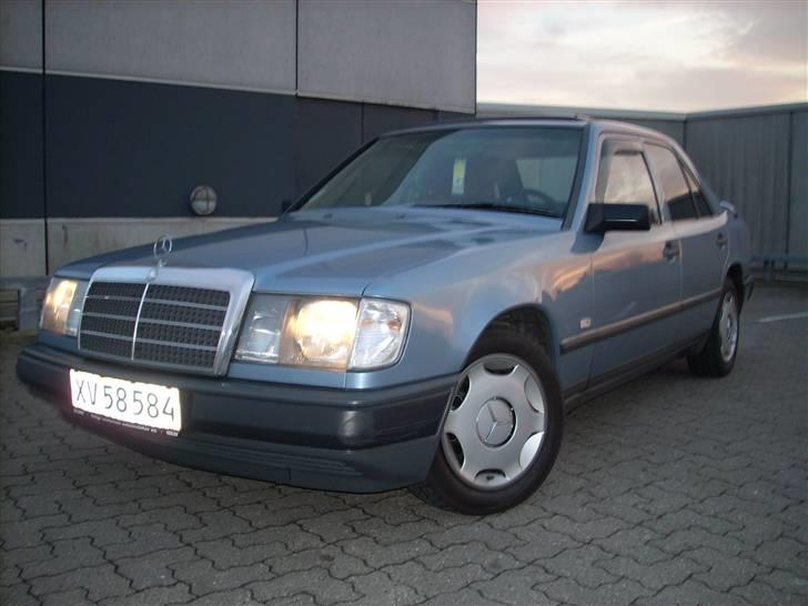 Mercedes Benz 230E /SOLGT/ billede 5