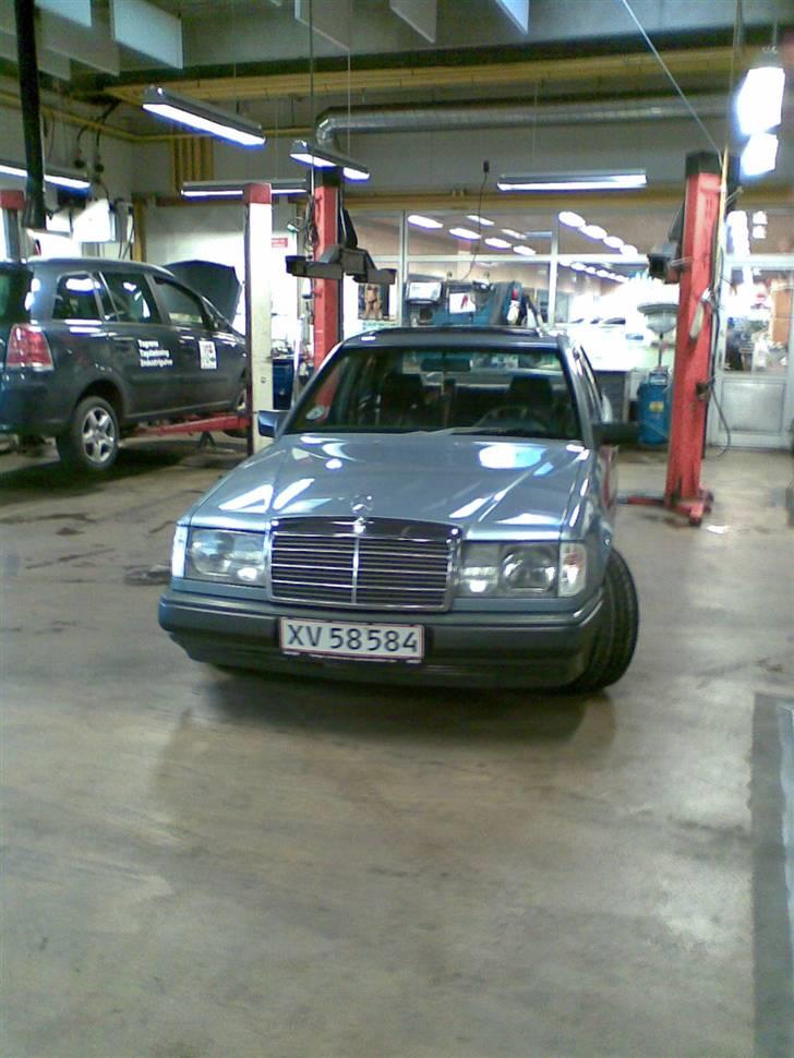 Mercedes Benz 230E /SOLGT/ billede 6