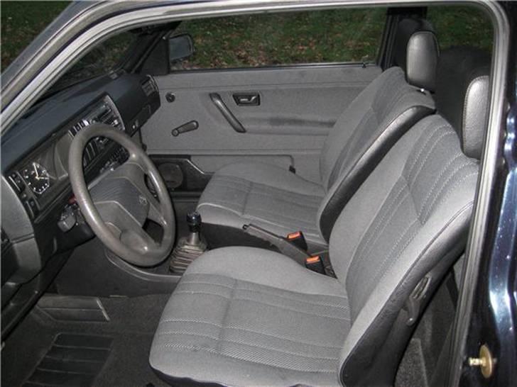 VW Golf 2 - Solgt - Ingen huller i sæder... Dejligt billede 2