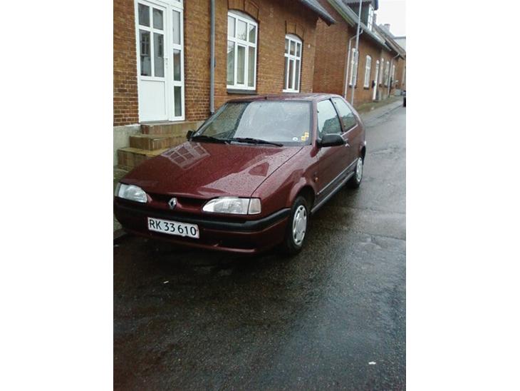 {{currentPhoto.altText}} billede {{currentPhoto.number}}