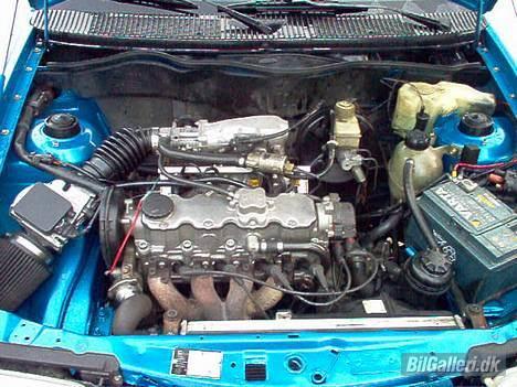 Opel kadett E GSI 2,0i 8v(DØD) - Ja ja Jeg ved godt at det ikke er så pænt!!! men mon ik det bliver beder på et tids punkt hehe... billede 8