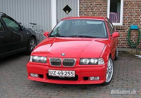 BMW E36 - Så fik jeg krom gitre i nyrerne! Dejligt look...  billede 1