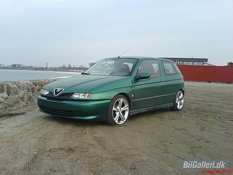 Alfa Romeo 145 billede 1