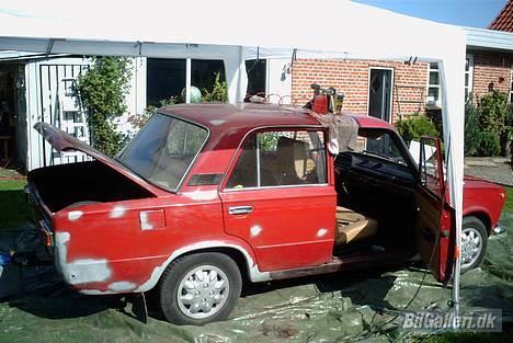 Lada 1200S "Røde" totalskadet - Rustarbejde under havepavillion. billede 8