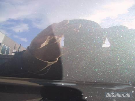 BMW 325i Cabriolet *SOLGT* - Diamant sort med blå perlemor billede 2