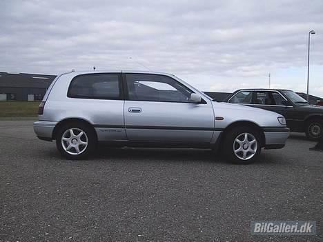 Nissan sunny  " solgt" - her er bilen da jeg købte den!!! billede 2