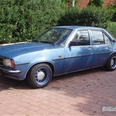 Opel ascona b Berlina.