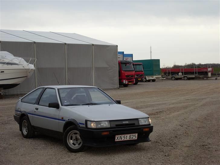 Toyota Corolla AE86 (Solgt) - Som den stod da jeg fik den.. billede 7
