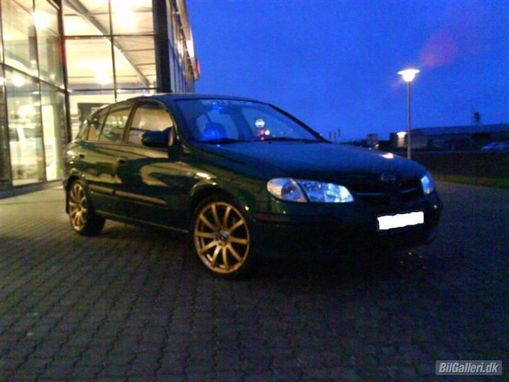 Nissan almera turbo - lige taget en om aften, så man kan se positions lys billede 9