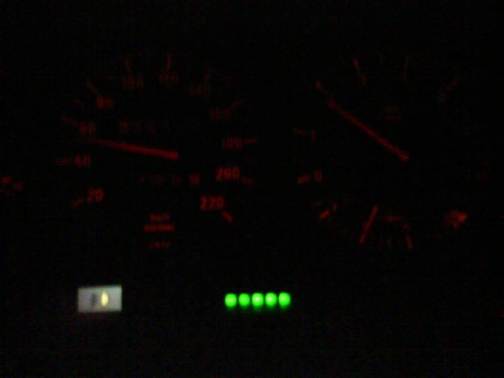 BMW 320i E30 - Så er der lys i de grønne lamper igen... :) så alt er OK :) billede 20