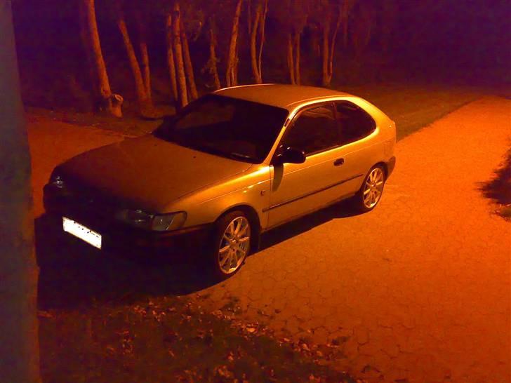 Toyota corolla 1,3xli billede 2