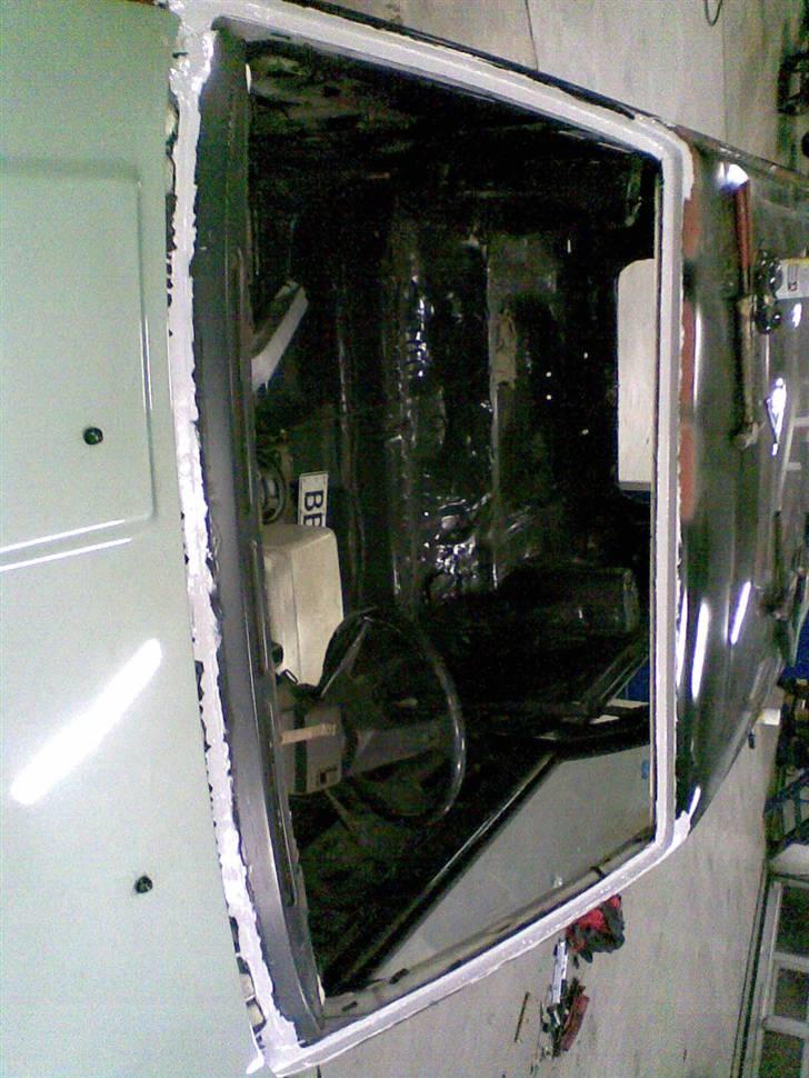 Toyota corolla gt 16v SOLGT - så har hele ruderammen fået epoxy billede 6