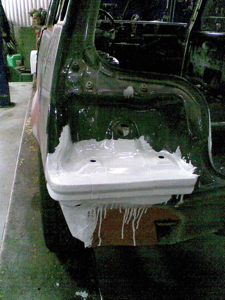 Toyota corolla gt 16v SOLGT - stykket under baglygten som altid ruster er selvf os skiftet i begge sider og fået epoxy:) billede 8