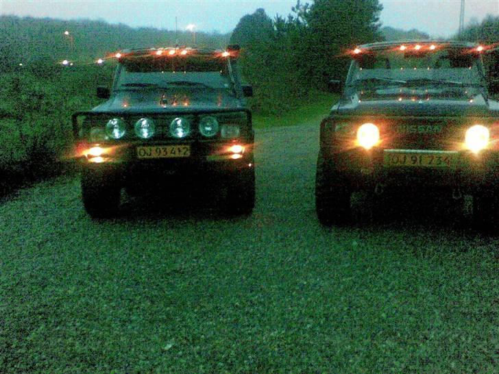 Nissan patrol  den er solgt - Her er Carsten´s og min patrol med alt lyset tændt. billede 13