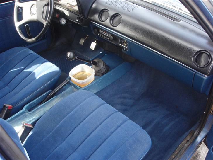 Opel ascona b Berlina. - Det originale indtræk.( lidt eddike til at tage lugten af røg fra den tidligere ejer) billede 5