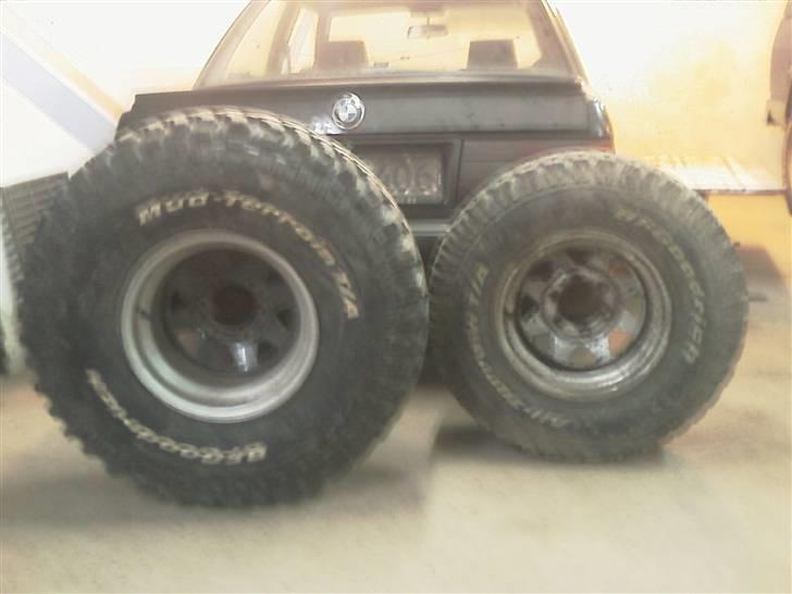 Nissan Patrol  ( solgt ) - Mine nye dæk 35x12,5x15 vs 31x10,5x15 lidt forskel er der da.. billede 18