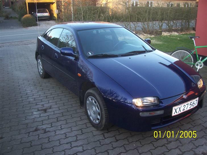 Mazda 323F billede 2
