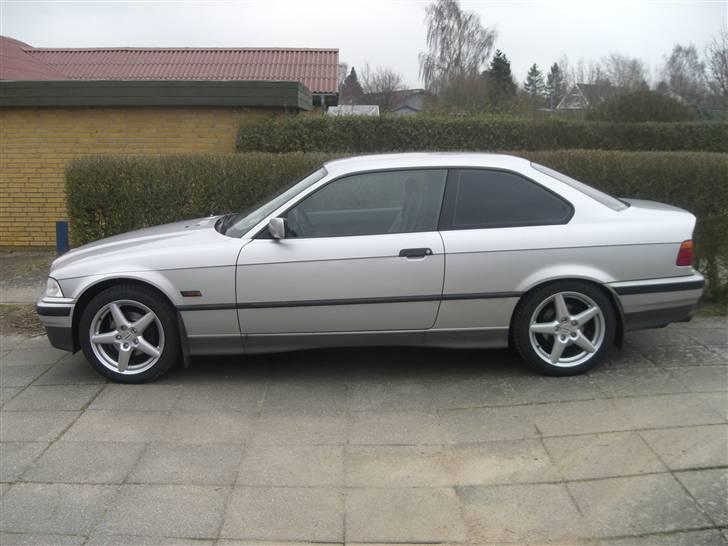 BMW 320i coupe billede 13