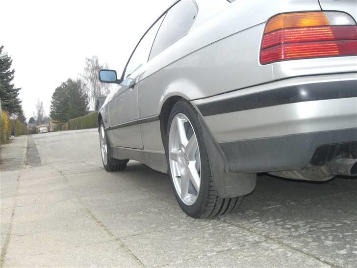 BMW 320i coupe billede 16