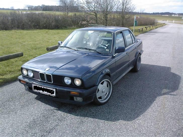 BMW 325 IAX ( SOLGT ) - Så blev den da sænket lidt, og fik lidt alu hjul på :-) billede 10