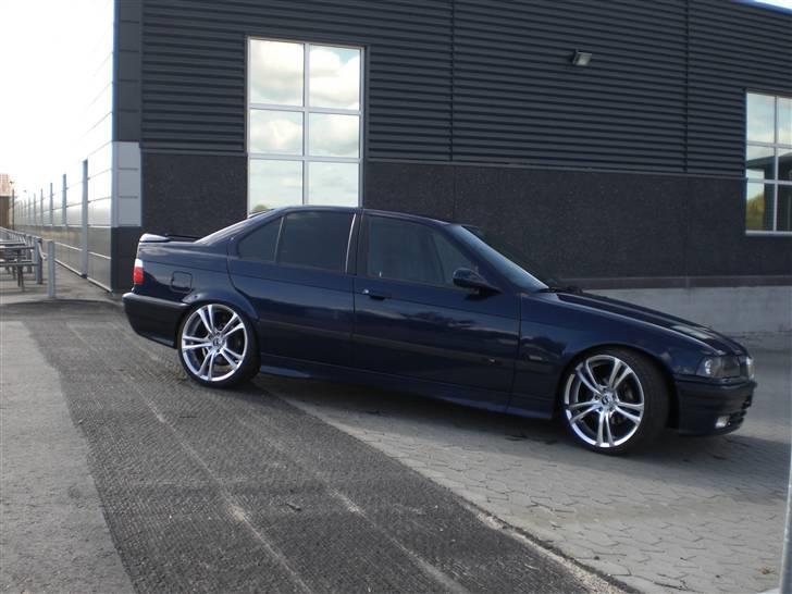 BMW 320i (SOLGT) billede 5