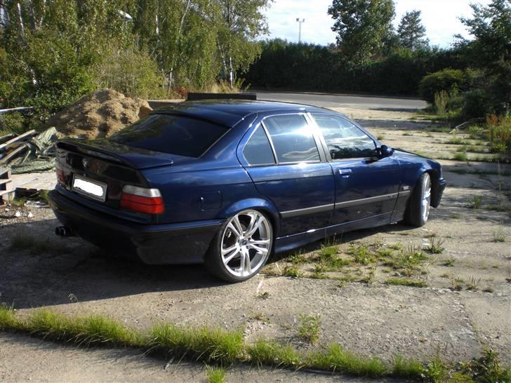 BMW 320i (SOLGT) billede 9