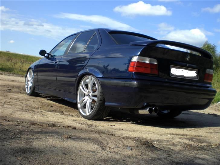 BMW 320i (SOLGT) billede 13