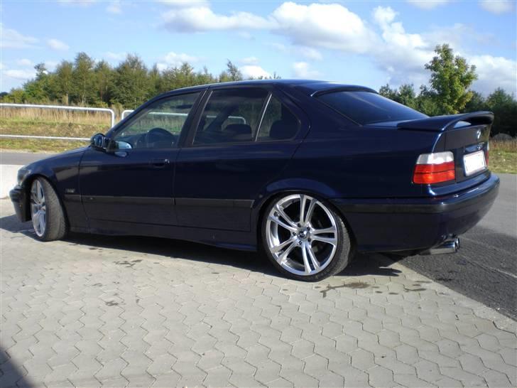 BMW 320i (SOLGT) billede 14