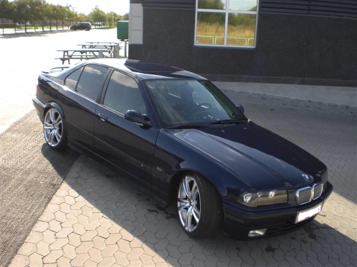 BMW 320i (SOLGT) billede 17