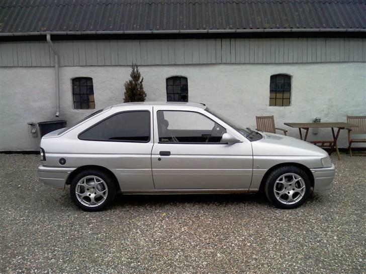 Ford Escort 1.6I MK5 - min flotte bil taget i profil billede 1